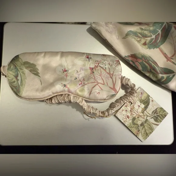 NWT AERIN X Colefax and Fowler ELOISE Silk Sleep Mask And Silk Drawstring Bag - Picture 3 of 13